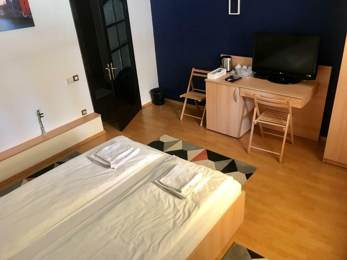 Cristi'S Rooms - Pensiune 오라데아 외부 사진